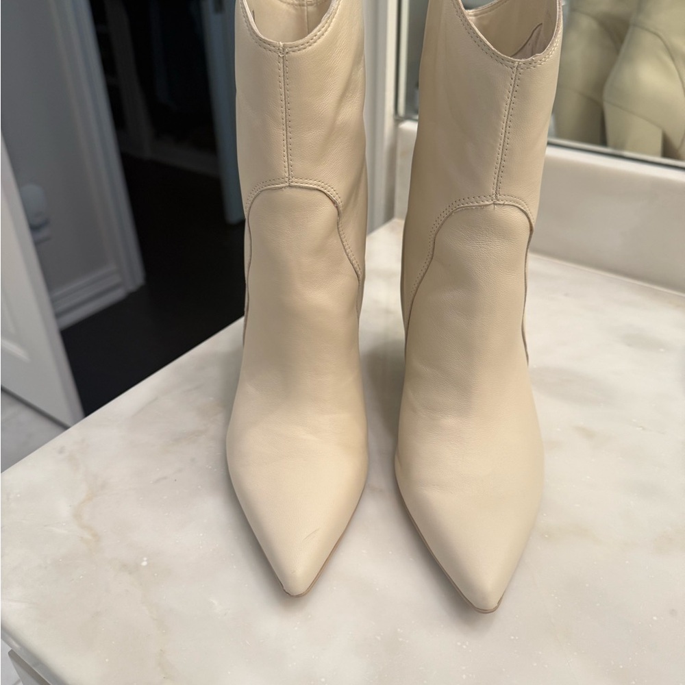 Dulce Vita Elegant Cream Women's Boots size 9.5